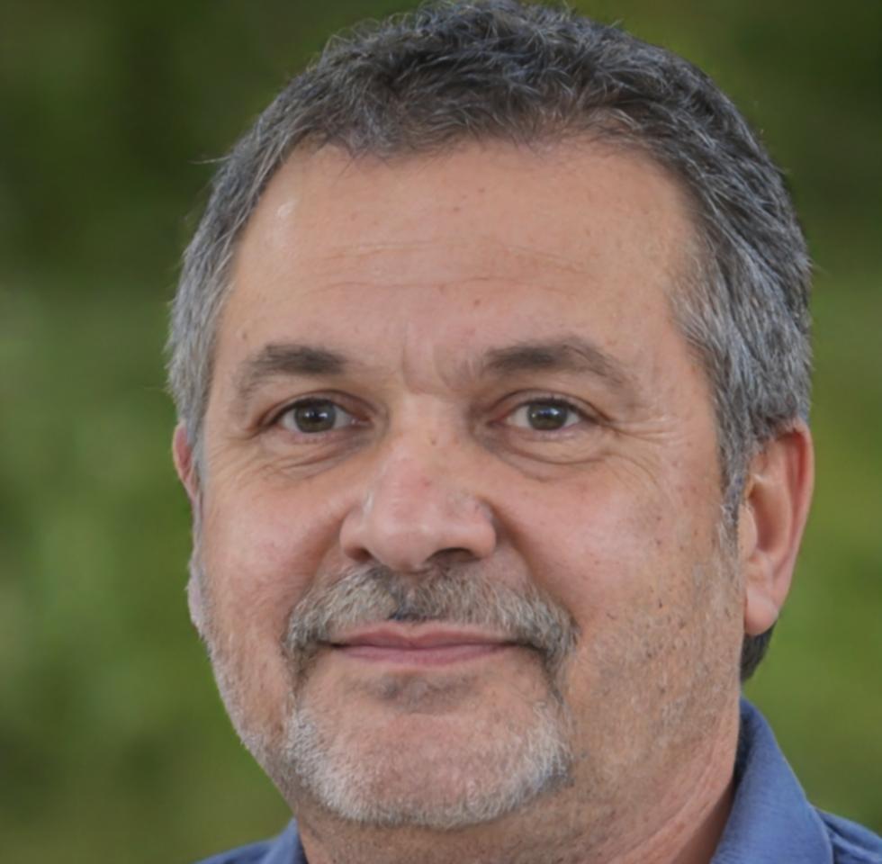 Portret instructor financiar Rareș Moldovan