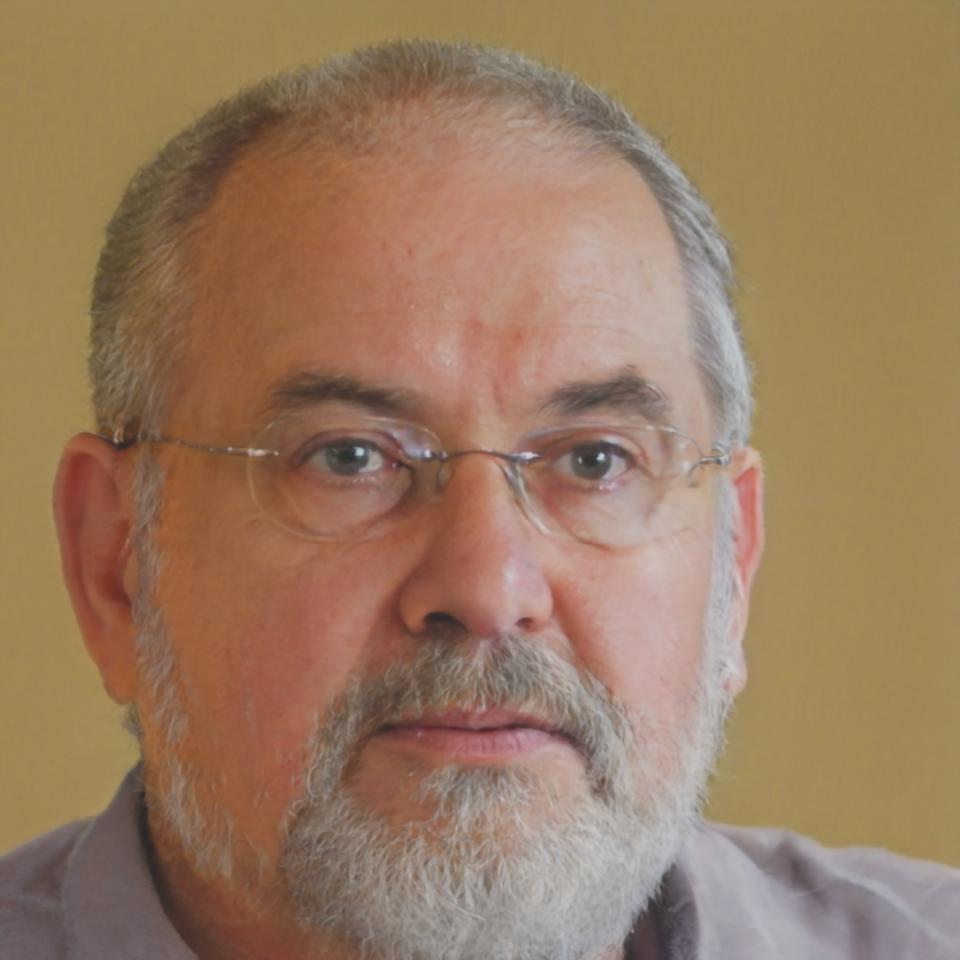 Portret Călin Dobrescu, fondator oucerarivara